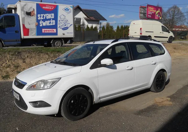 samochody osobowe Ford Focus cena 12500 przebieg: 305000, rok produkcji 2009 z Bodzentyn